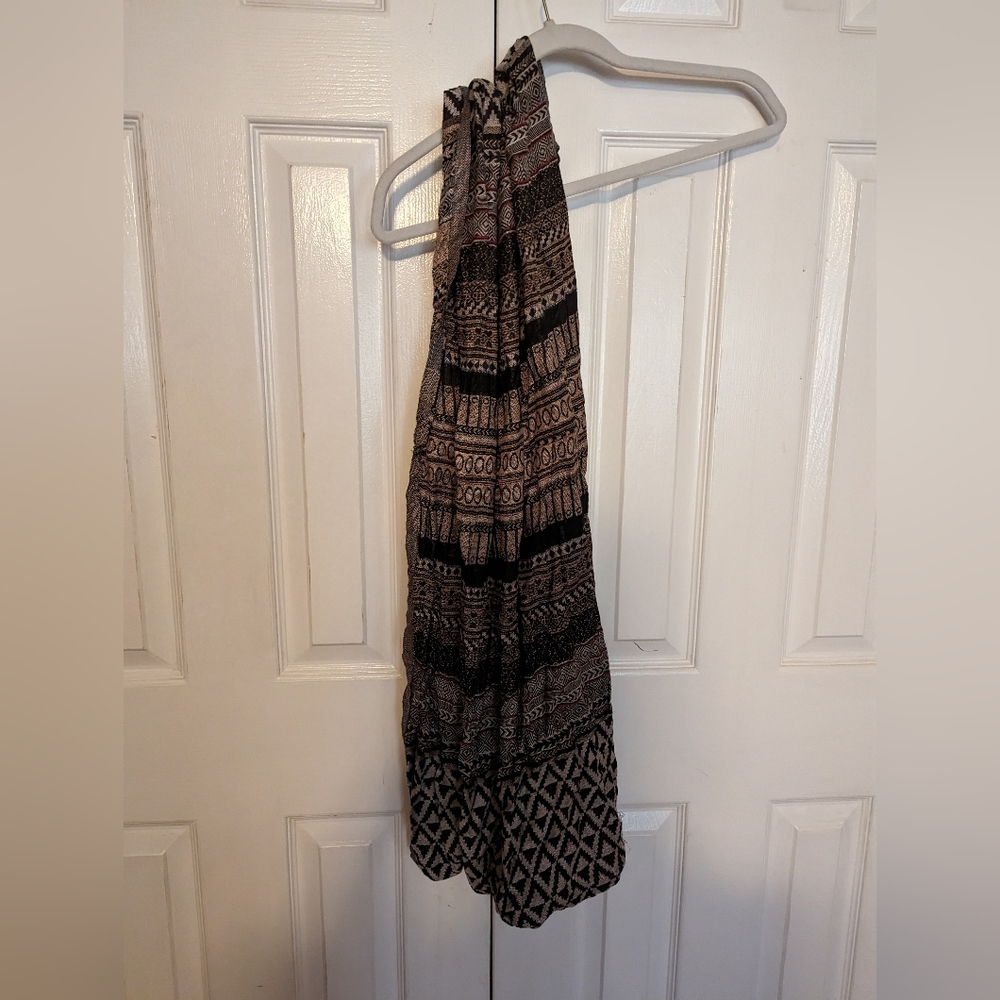 Black and tan patterned scarf, one size fits all
